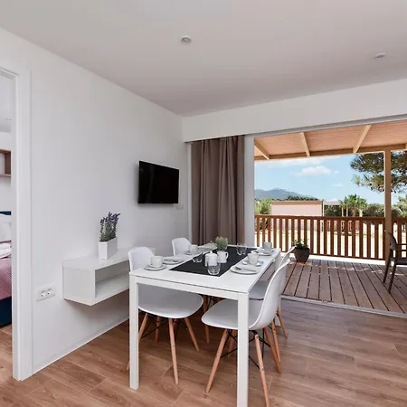 Mobilheim Direkt Am By Interhome أوغليان